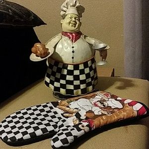 Wobbling chef with oven mitt